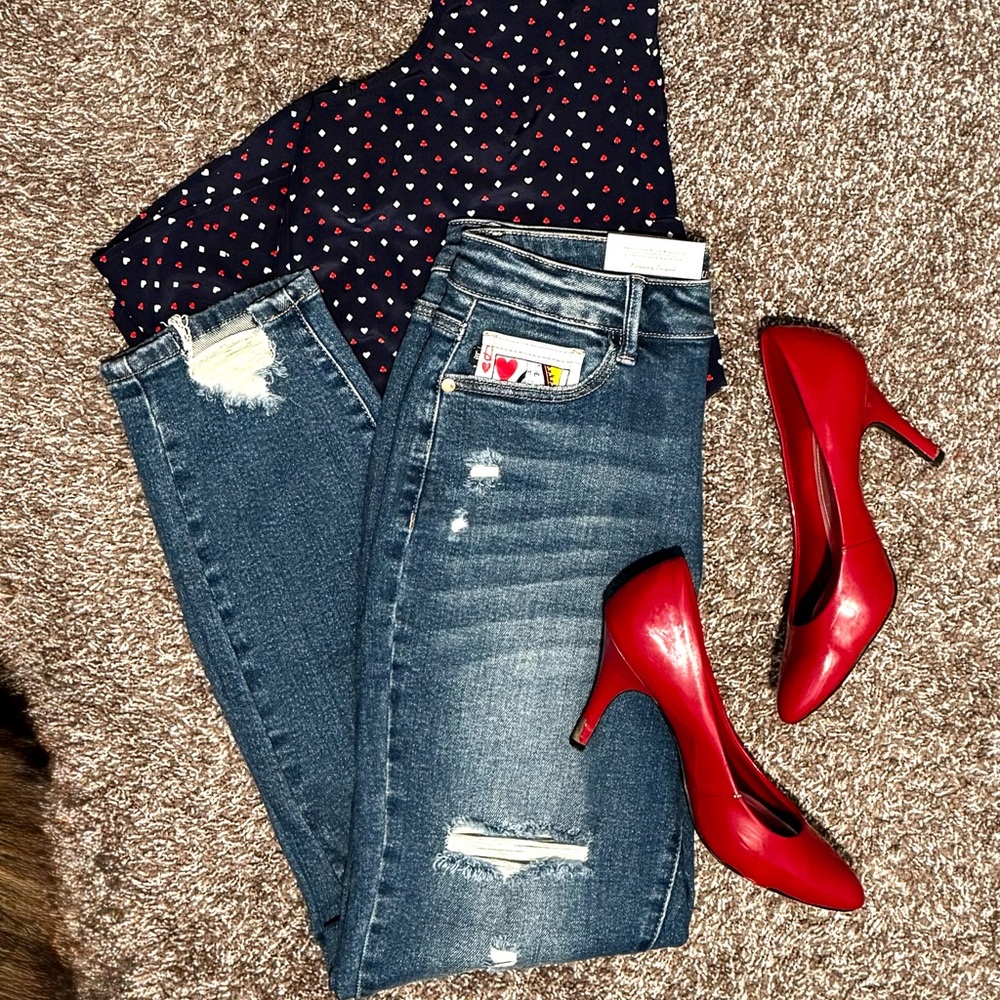 SOLD Queen of Hearts High Rise Boyfriend 7/28 - Picture 5 of 12